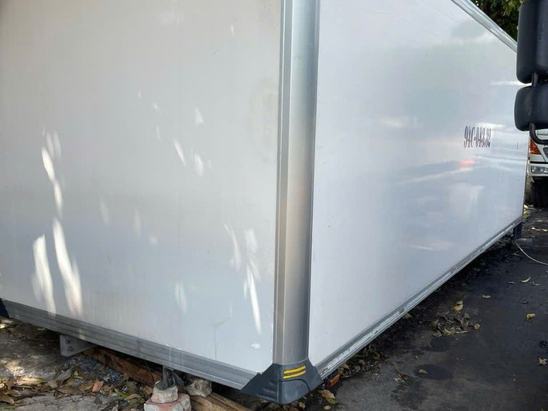 Thùng đông lạnh Hino FC Isuzu FRR 650 cũ thùng xe tải cũ đông lạnh bảo ôn cho xe tải Isuzu 6,5 tấn Hino FC 6.5 tấn kích thước thùng hàng 6.500x2.160x2.060mm