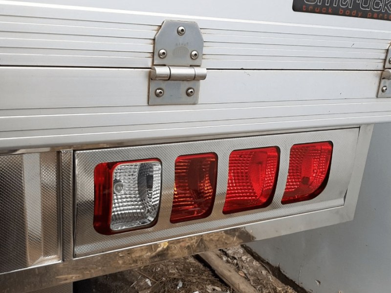 Đèn hậu có khung Inox đèn cản LED đèn hậu trang trí xe tải