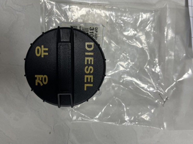 Nắp dầu Hyundai Solati 16 chỗ Porter 2 chính hãng