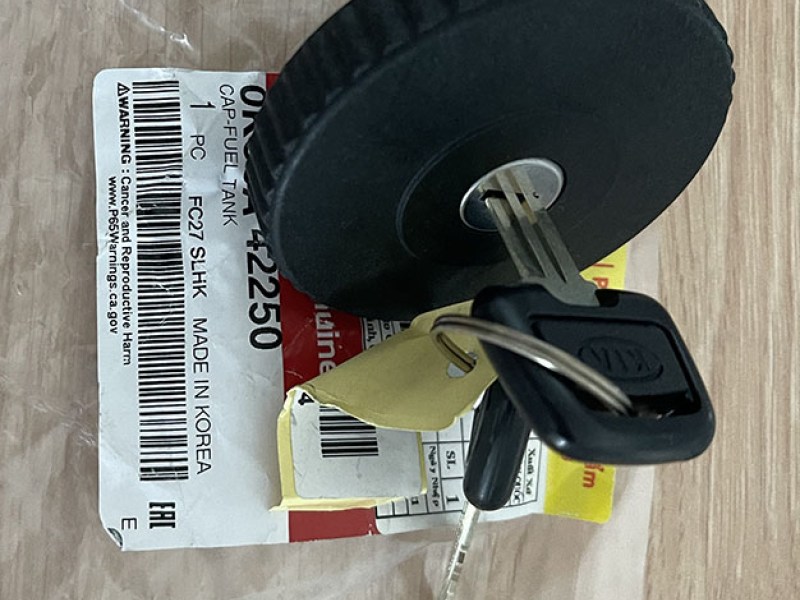 Nắp bình dầu K165 K3000 K2700 K140 KIA chính hãng