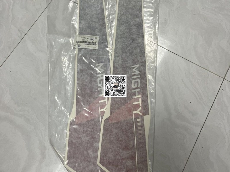 Tem Mighty đỏ xe tải Hyundai nhập khẩu bản GOLD Hàn Quốc